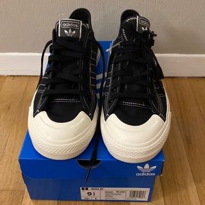 Mens Brand New Black Adidas Sneakers size 9.5